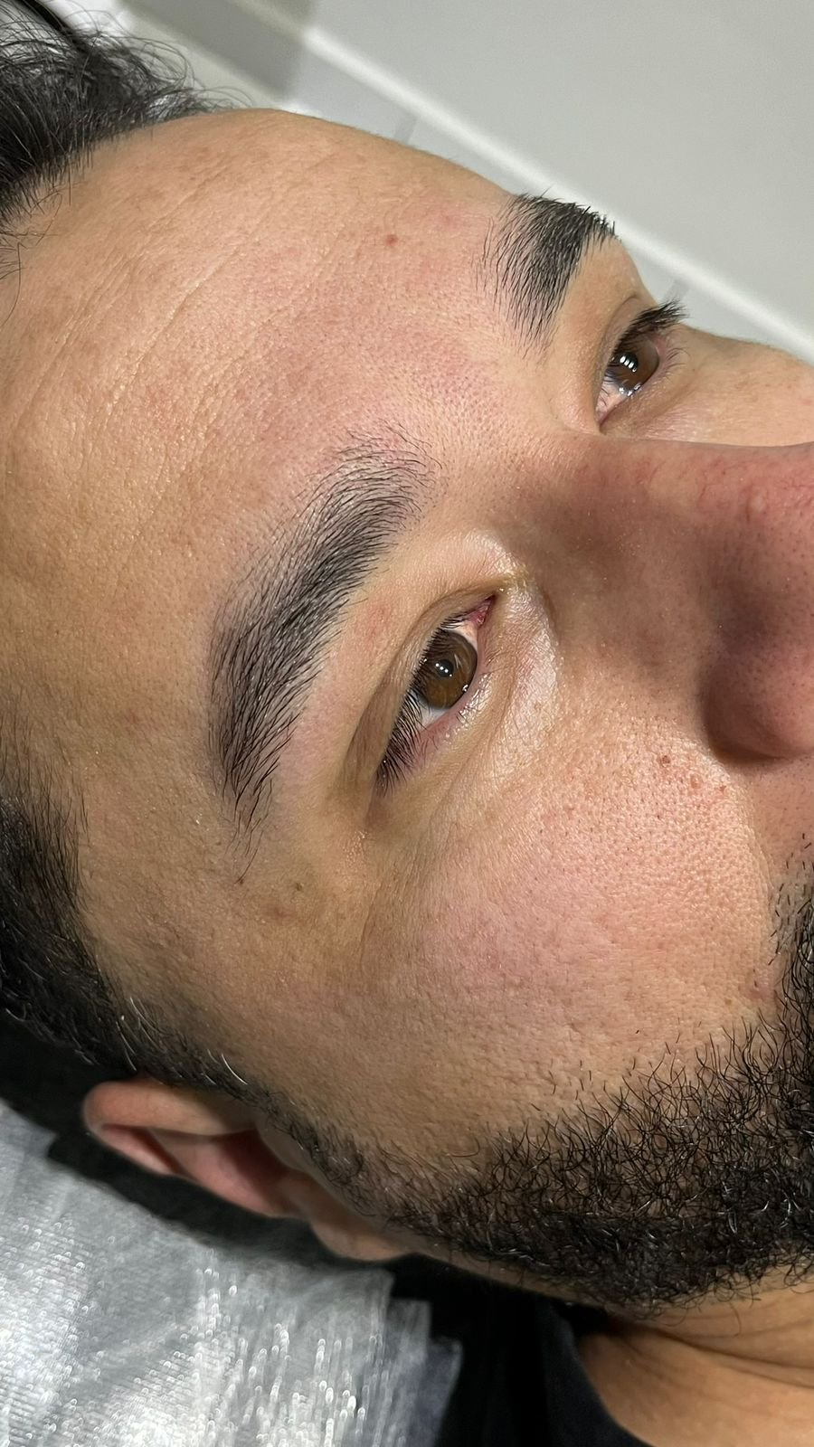 Design de sobrancelha masculino em Colatina